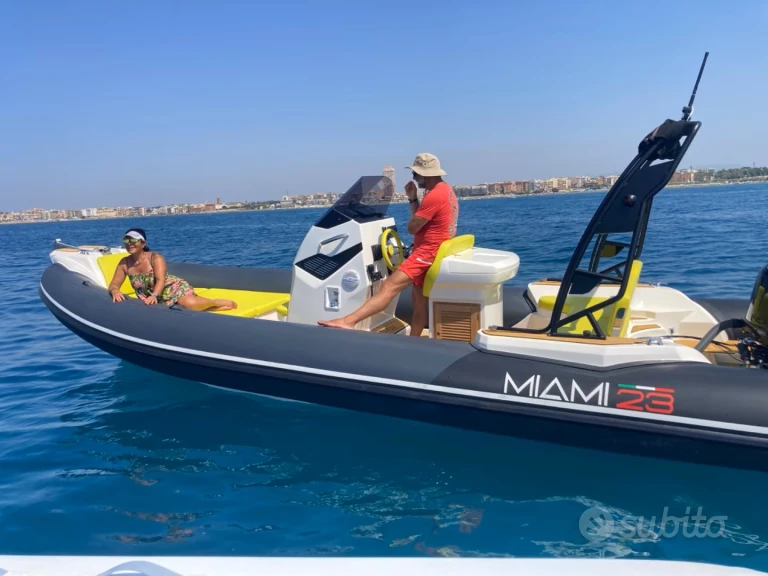 Gommone a noleggio a Chiavari al miglior prezzo