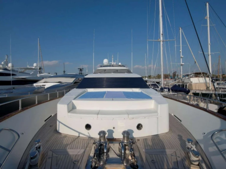 Noleggiare una Falcon AZURE ONE a Atene