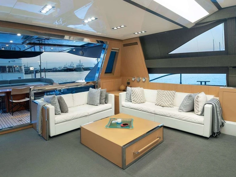 Noleggio Yacht di lusso Riva con patente nautica