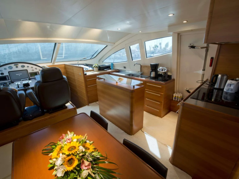 Noleggiare una Aicon JULY a Eleusi