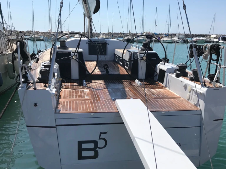 Noleggio Barca a vela Vismara con patente nautica