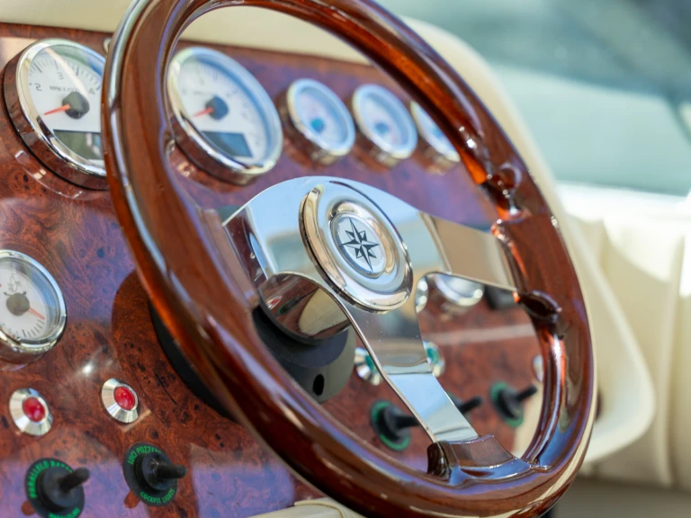 Noleggio Barca a motore con o senza skipper Colombo a Como (Citta)