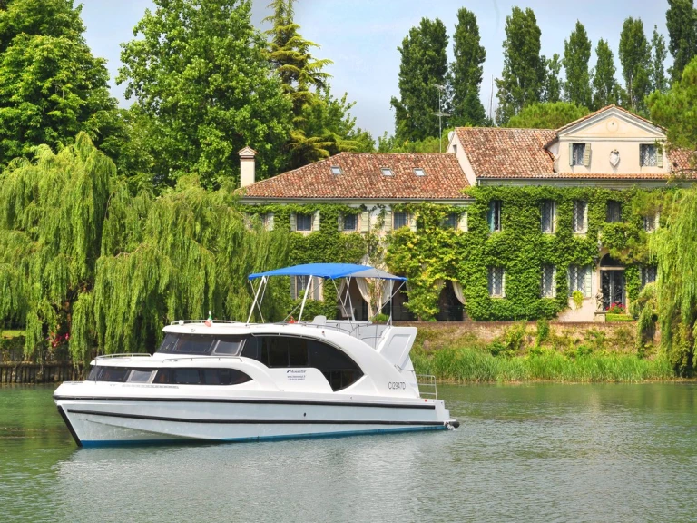 Noleggio Yacht di lusso Houseboat Holidays Italia S.R.L. con patente nautica