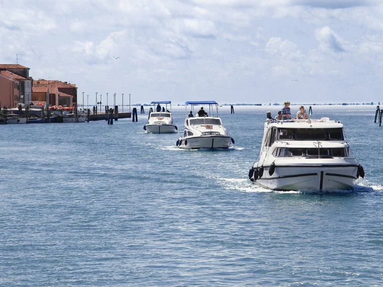 Noleggio Yacht di lusso a Casale sul Sile – Houseboat Holidays Italia S.R.L. Minuetto 6