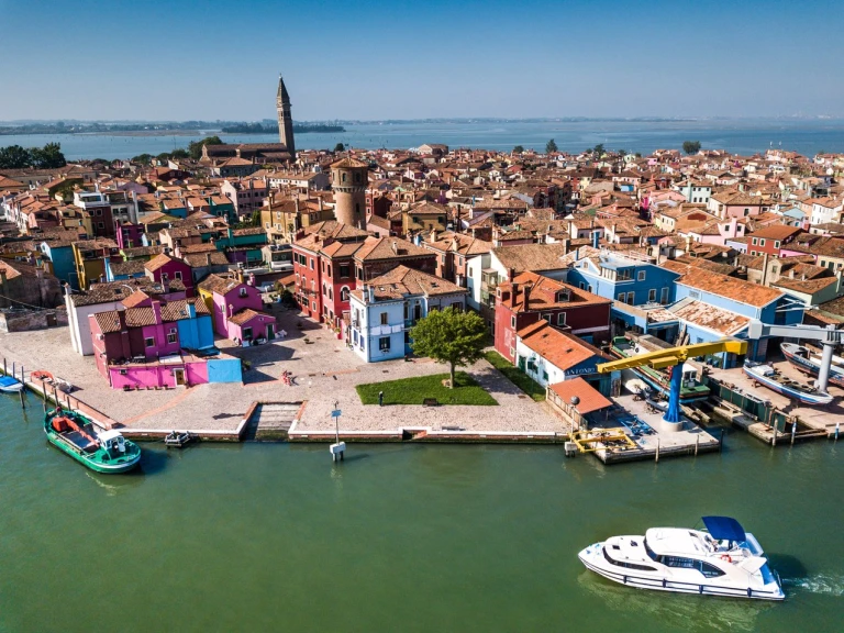 Noleggio Yacht di lusso con o senza skipper Houseboat Holidays Italia S.R.L. a Casale sul Sile