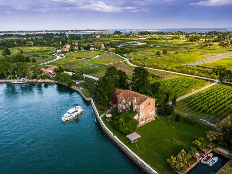 Yacht di lusso a noleggio a Casale sul Sile al miglior prezzo
