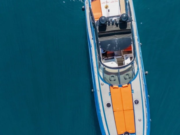 Noleggio Barca a motore Sunseeker con patente nautica