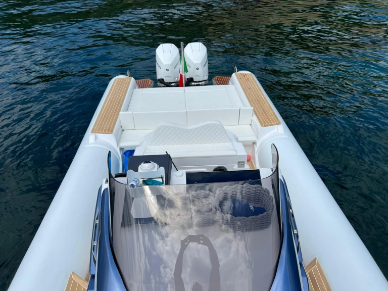 Noleggiare una Italiamarine Salina 33 a Napoli