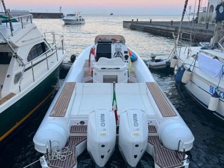 Noleggio barche Napoli economico Salina 33