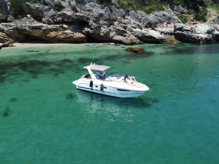 Barca a motore a noleggio a Marina de Tróia al miglior prezzo