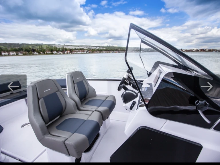 Barca a motore a noleggio a Trogir al miglior prezzo