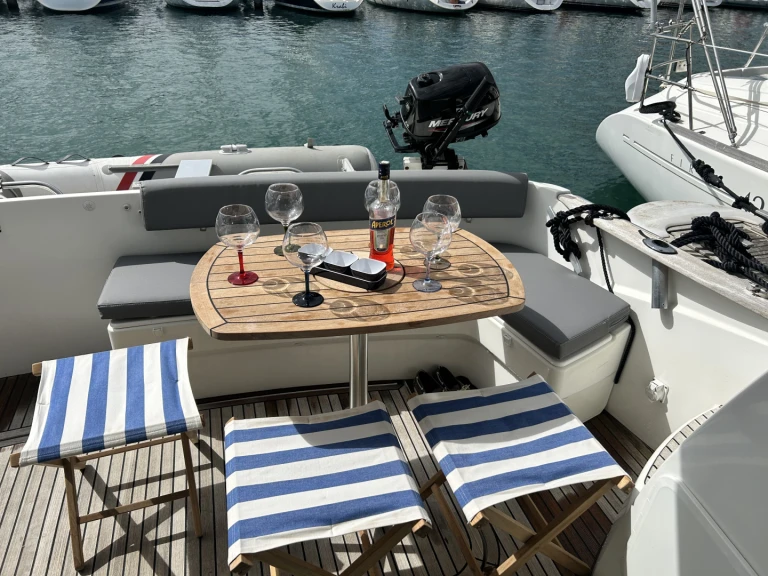 Noleggio Yacht di lusso Bénéteau con patente nautica