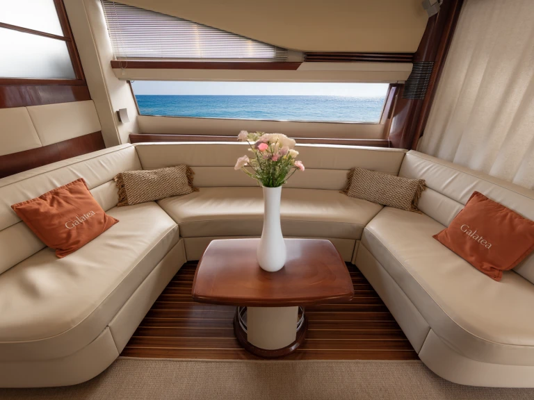 Noleggio Yacht di lusso a Castellammare di Stabia – Princess Princess 67 Fly