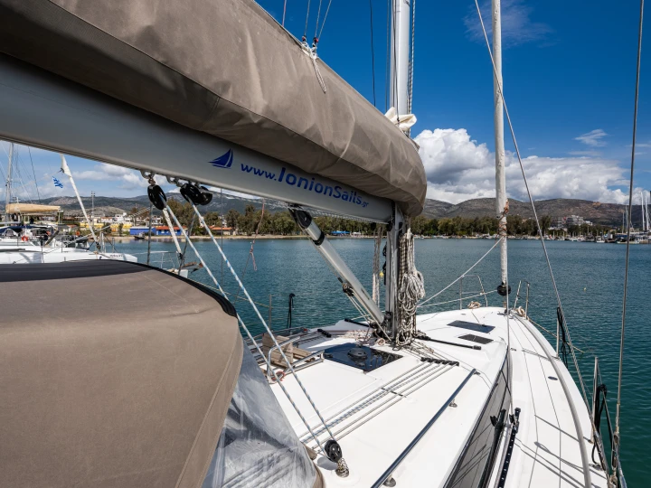 Noleggiare una Bavaria Bavaria C38 a Néa Péramos