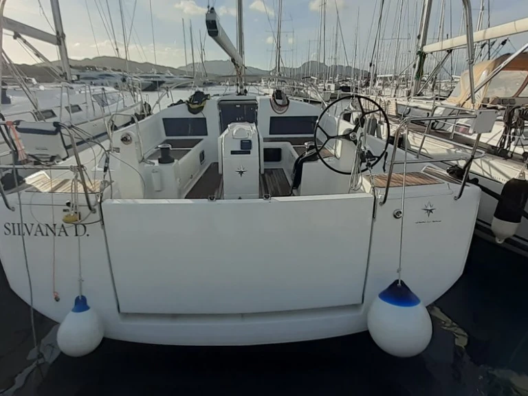 Noleggio Barca a vela Jeanneau con patente nautica