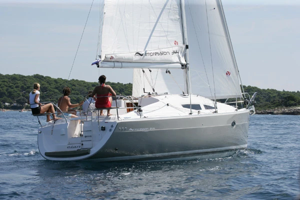 Noleggio Barca a vela Elan con patente nautica