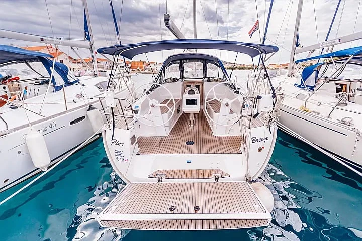 Noleggiare una Bavaria Cruiser 37 a Betina