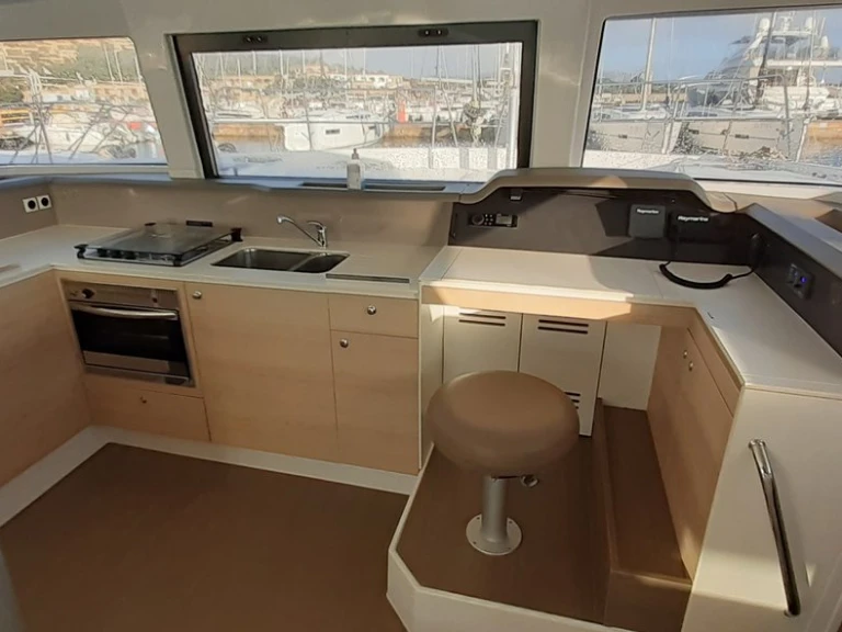 Noleggio Catamarano con o senza skipper Bali a Portisco