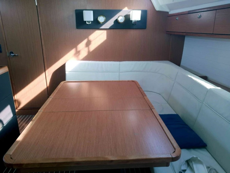 Bavaria Cruiser 46 da affittare a  Agropoli