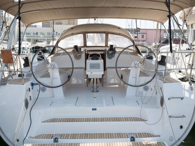 Barca a vela a noleggio a Portisco al miglior prezzo