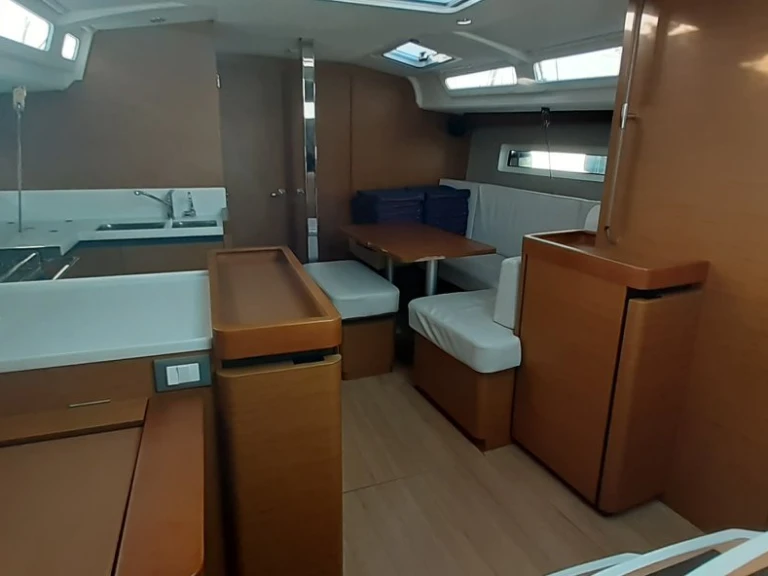 Noleggiare una Jeanneau Sun Odyssey 440 a Portisco