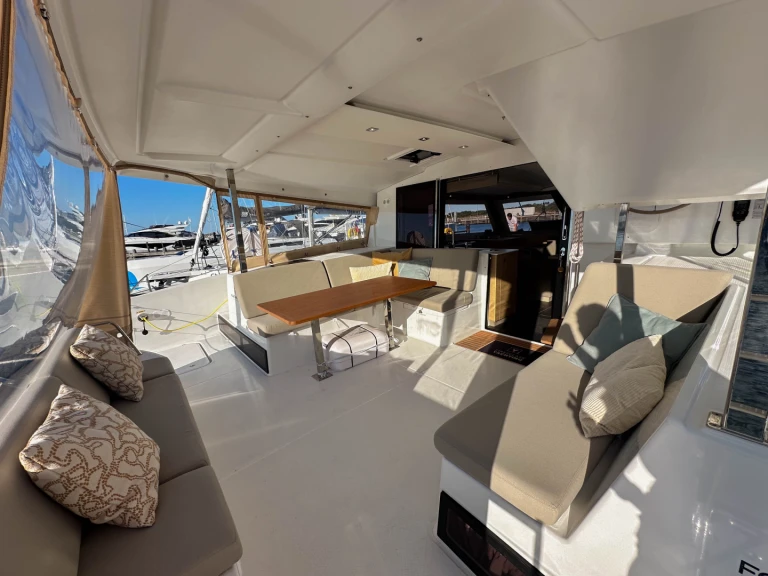 Noleggio Catamarano Fountaine Pajot con patente nautica