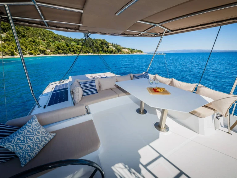 Noleggio Catamarano Bali con patente nautica