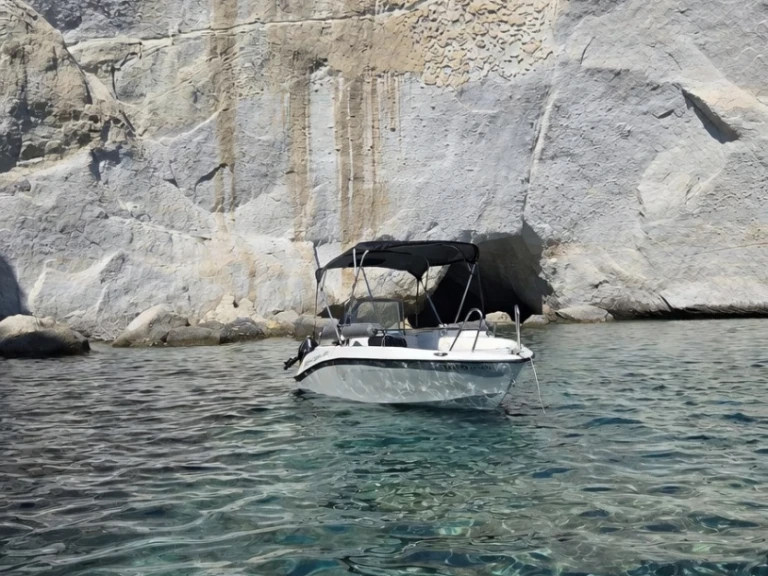 Noleggio barche Isatek Cobra 495 a Mílos su Samboat