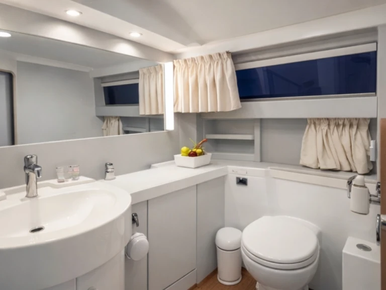 Noleggio Barca a motore con o senza skipper Rio Yachts a Sorrento