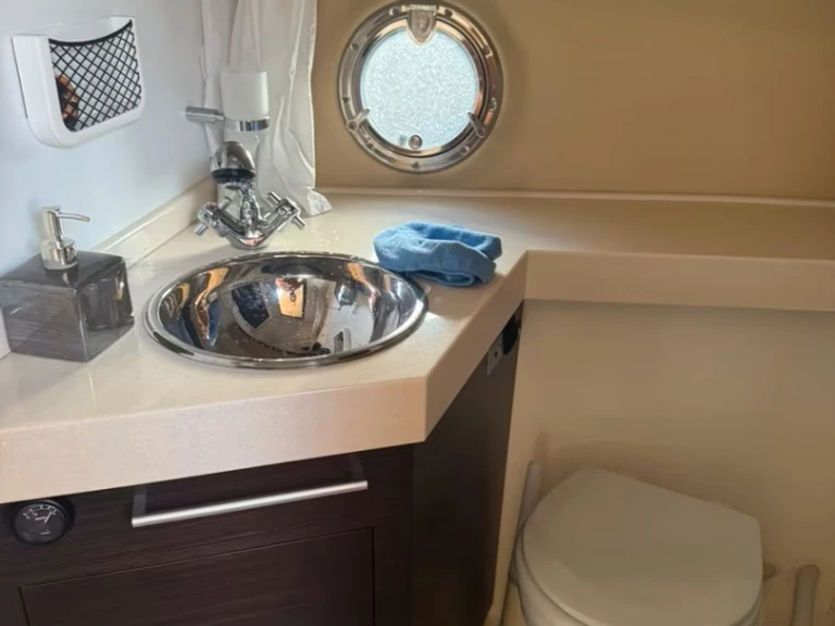 Noleggio Barca a motore a Gaeta – Cranchi Zaffiro 32