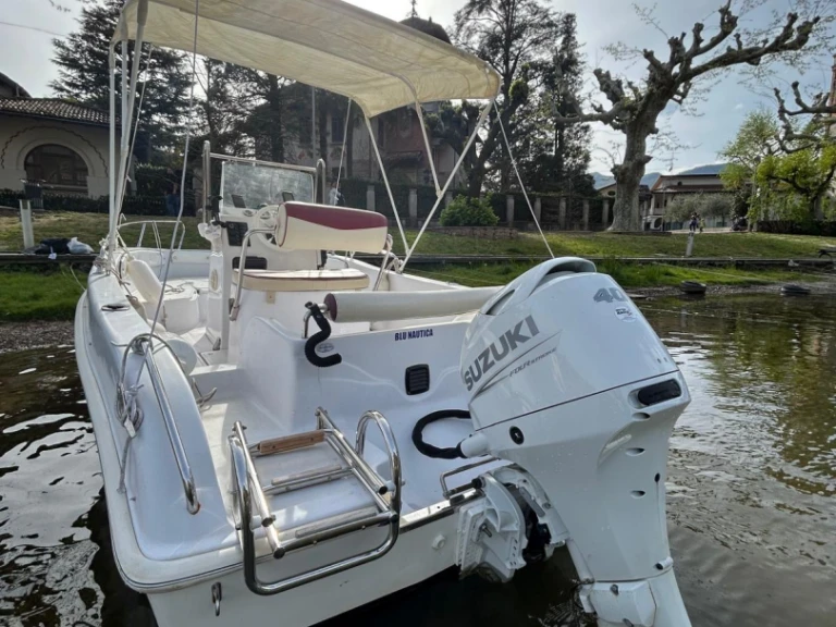 Noleggiare una Bellingardo Sea Ghost a Lavena Ponte Tresa