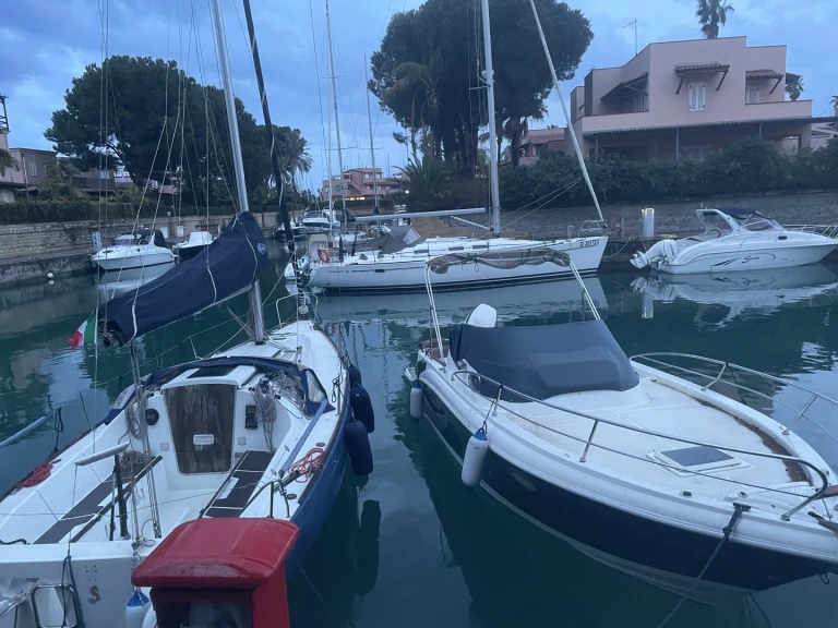 Barca a vela a noleggio a Marina di Portorosa al miglior prezzo