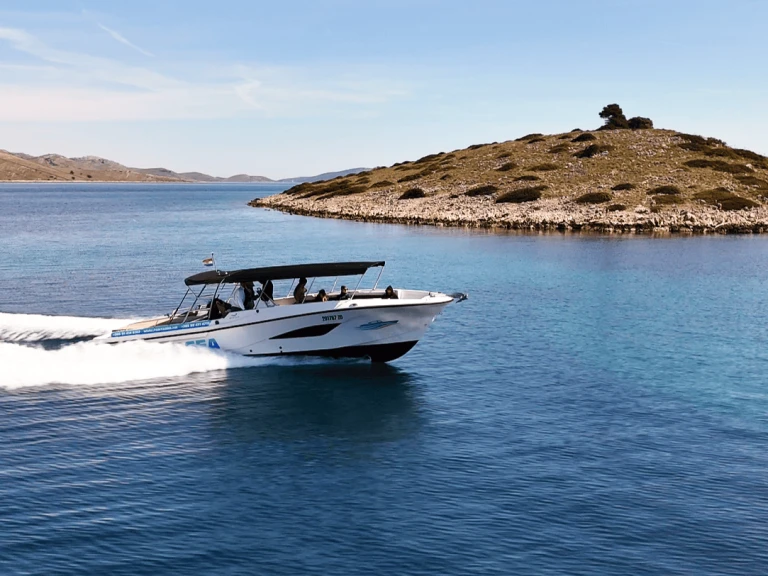 Noleggiare una Mercan Excursion 36 a Zara