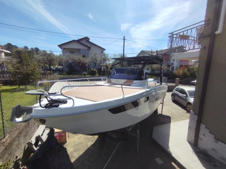 Barca a motore a noleggio a Fezzano al miglior prezzo