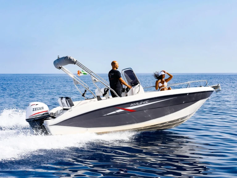 Noleggiare una Trimarchi AMUNI a Taormina