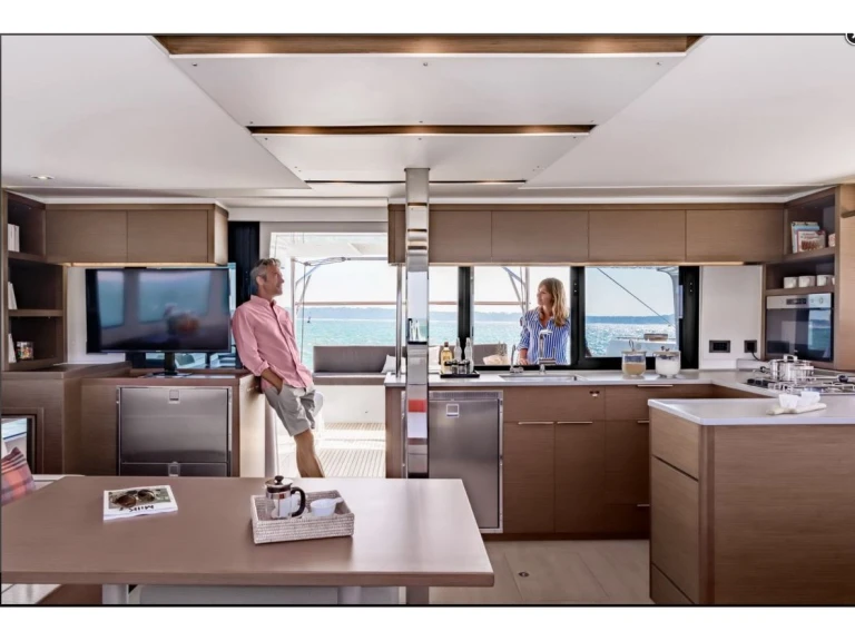 Noleggio Catamarano Lagoon con patente nautica