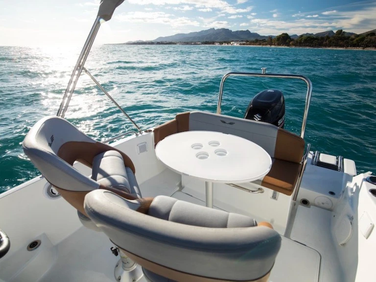 Noleggio barche Bénéteau Flyer 6 SPACEdeck a Sète su Samboat