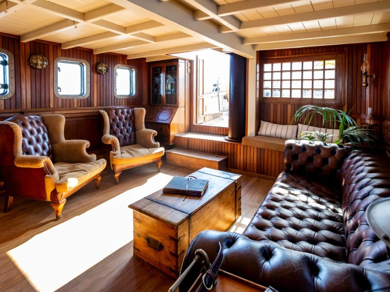 Barca a vela a noleggio a Capo d'Orlando al miglior prezzo