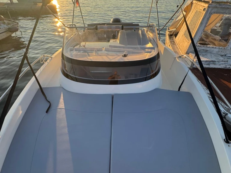 Noleggio Barca a motore a Muline – AM Yacht Prince 625 Sundeck