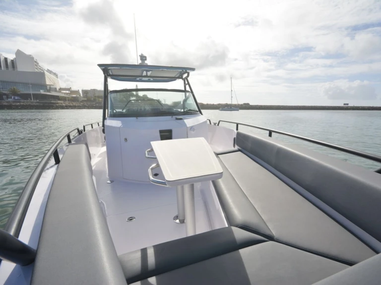 Noleggio barche Corfù economico Axopar 28 T-Top