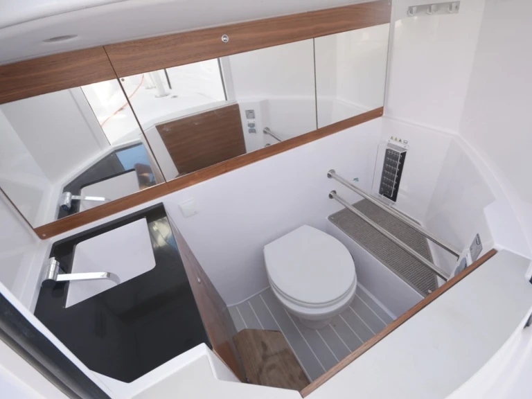 Noleggio Barca a motore a Corfù – Axopar Axopar 28 T-Top