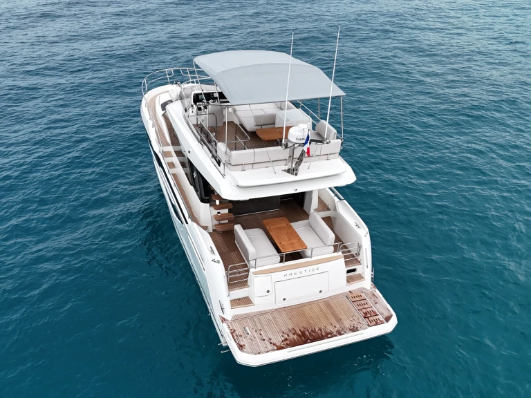 Noleggio Barca a motore Prestige con patente nautica