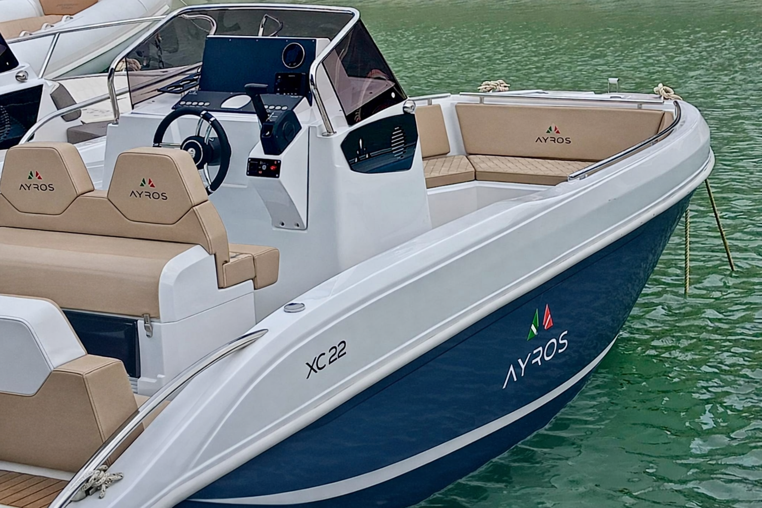 Noleggio Barca a motore ayros con patente nautica