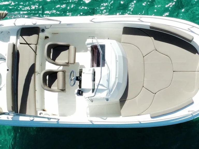 Barca a motore a noleggio a Sant Antoni de Portmany al miglior prezzo