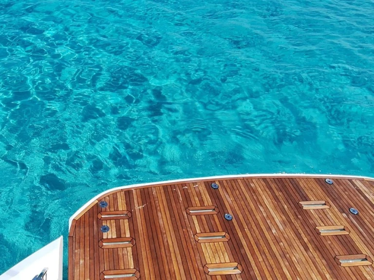 Noleggiare una Azimut Azimut 53 Fly a Porto Villa San Giovanni