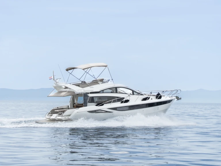 Noleggio barche Macarsca economico Galeon 430 Skydeck