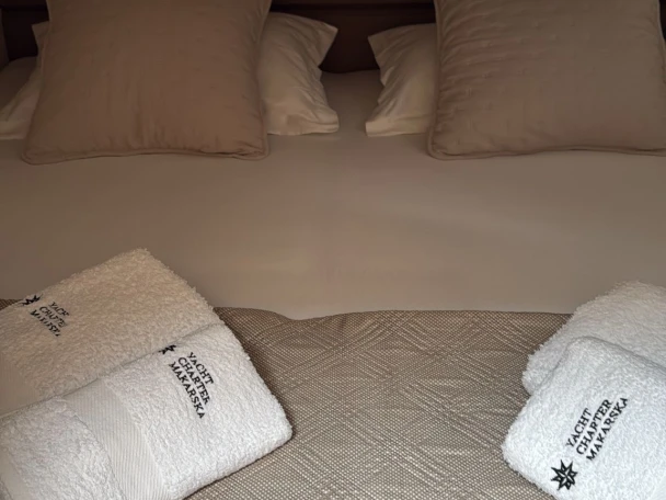 Barca a motore a noleggio a Macarsca al miglior prezzo