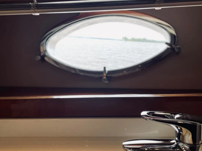 Noleggiare una Princess Princess V53 a Macarsca