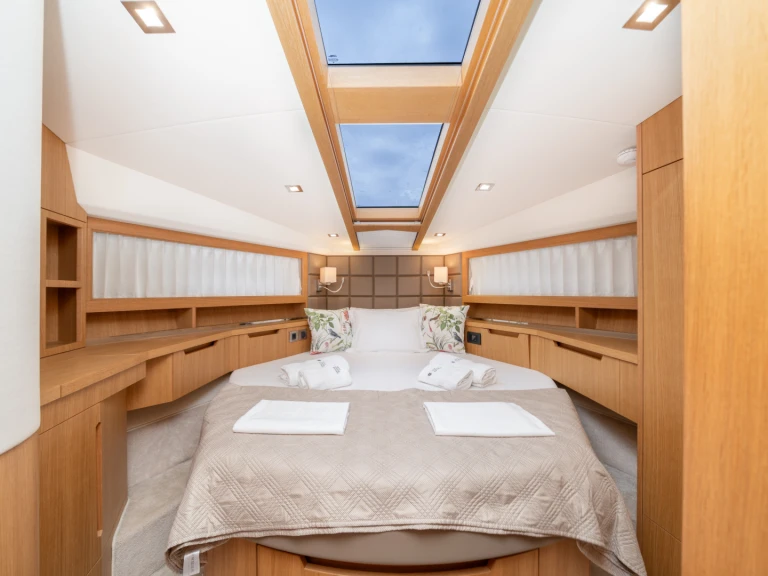 Barca a motore a noleggio a Macarsca al miglior prezzo