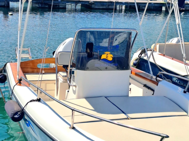 Noleggio Barca a motore Ranieri con patente nautica